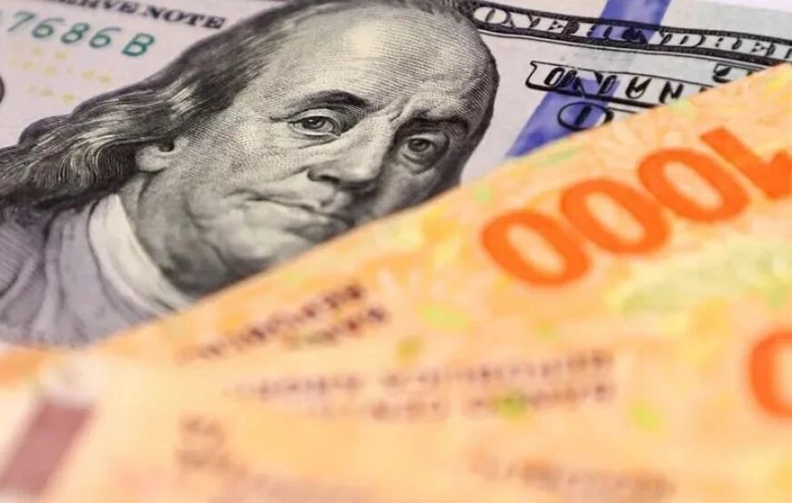 ¿Mejor comprar dólares o invertir en pesos?